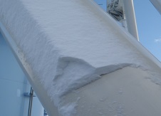円柱鉄塔の着雪と剥離